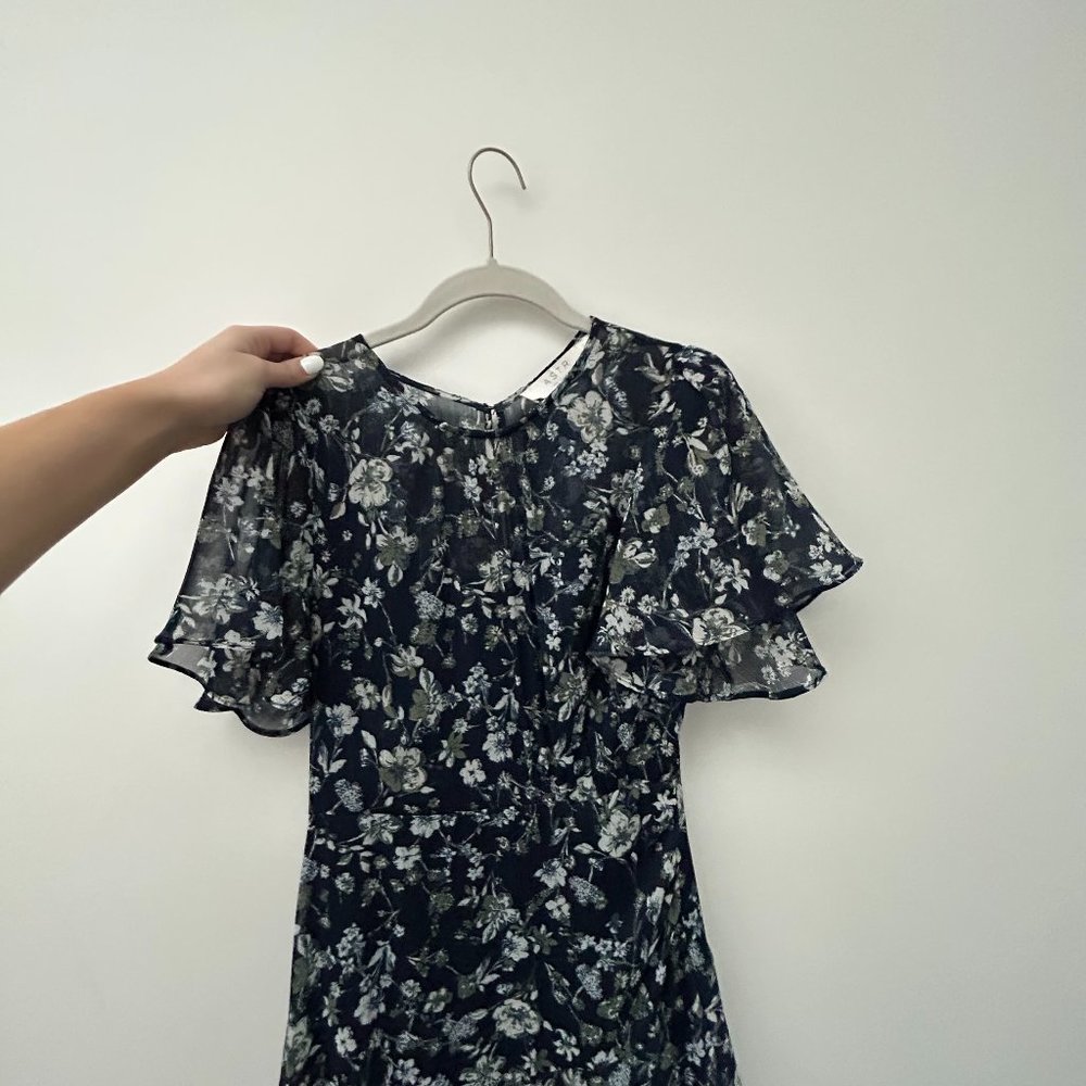 ASTR The Label. Long Navy Blue Floral Midi dress. Size Small.